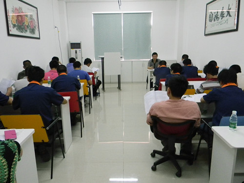 公司组织全体员工学习法务知识